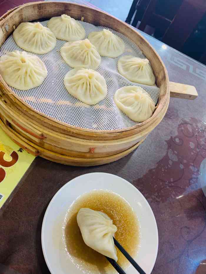 第一楼(寺后街店)-"根据点评网友的推荐,点了灌汤包(说是现包.