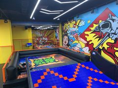 -爱蹦iBOON蹦床运动馆(江汉店)