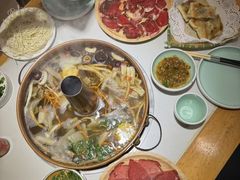 山菌牛肉汤锅-九寨特色牦牛肉汤锅 羊肉汤锅