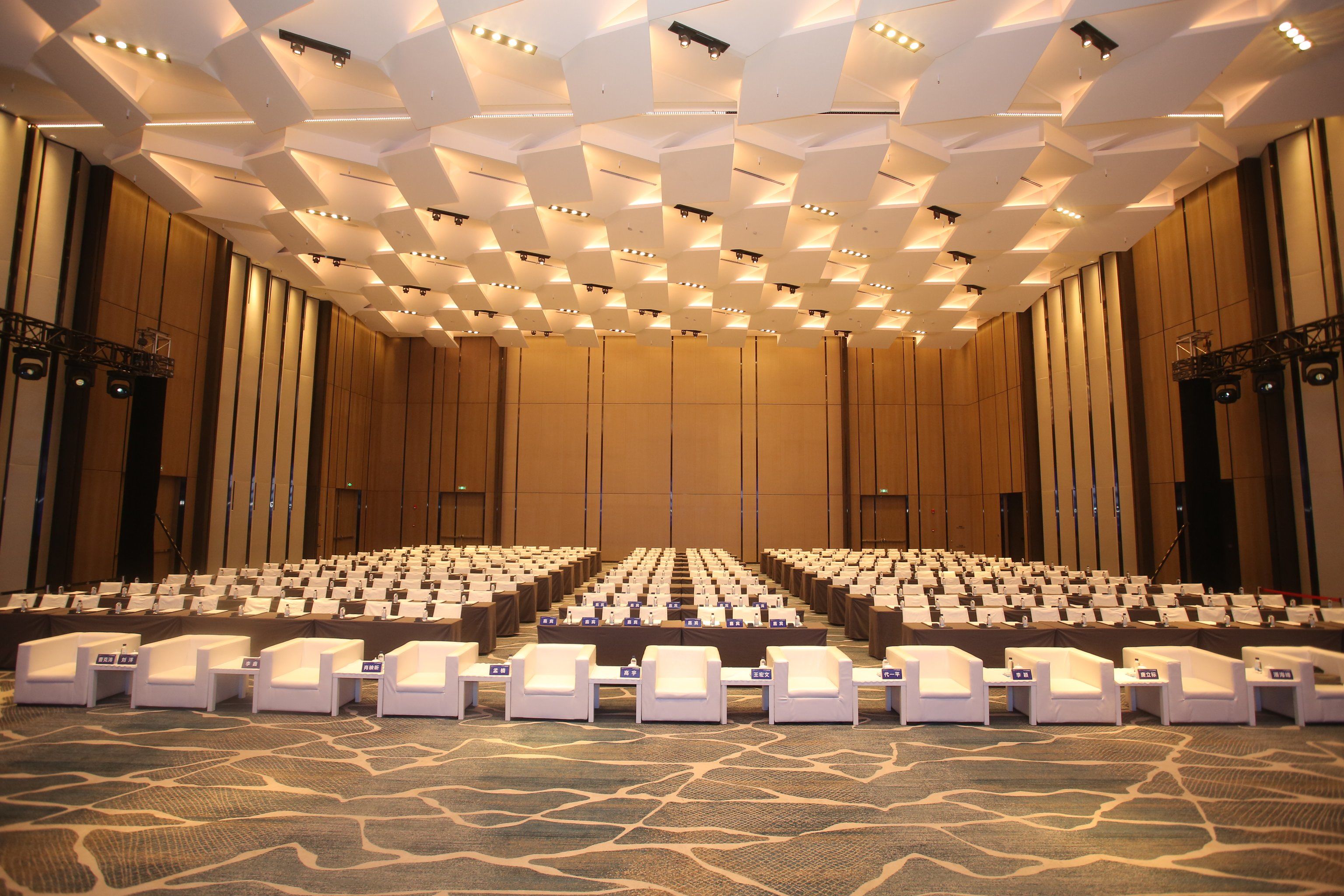 年会场地公司年会在寻找酒店宴会厅,西安
