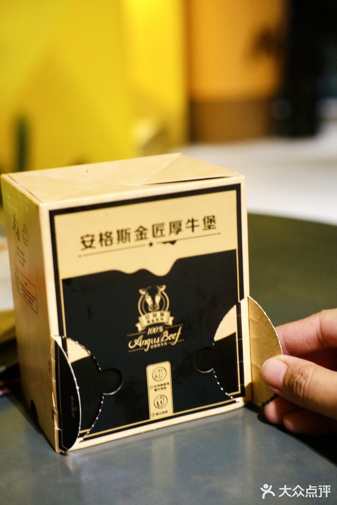 跟着豆豆吃｜敷🧀芝士面膜的安格斯MAX厚牛堡！嫩到爆！