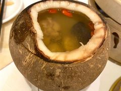 原盅椰子鸡汤-琼大师东方烤乳猪(亚特兰蒂斯店)