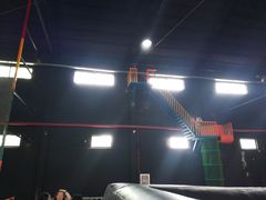 -嘿哟动霸CHUA·新潮玩运动娱乐中心·蹦床滑冰团建乐园