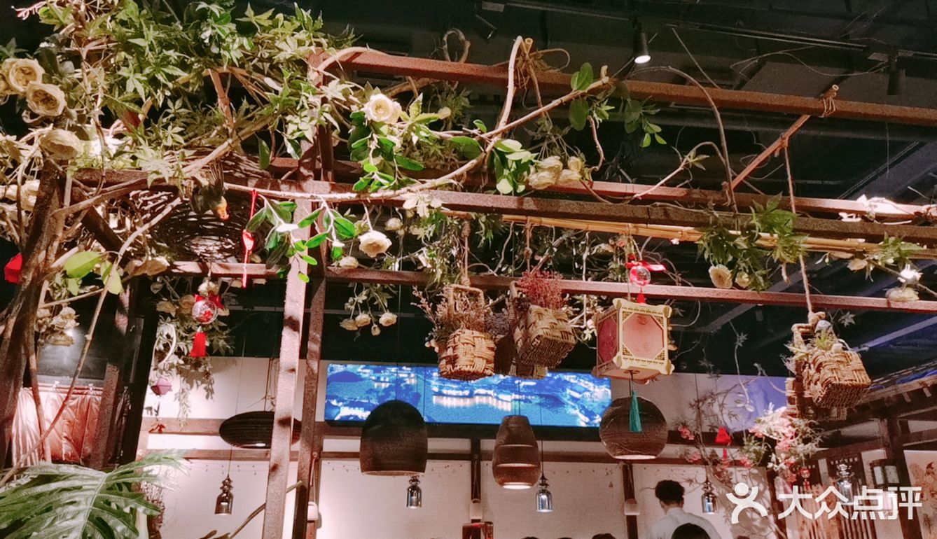 平时朋友小聚真的是很合适的，总体来说挺不错的一家餐馆