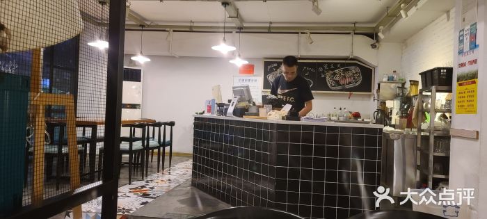 西堤复合时尚餐厅图片