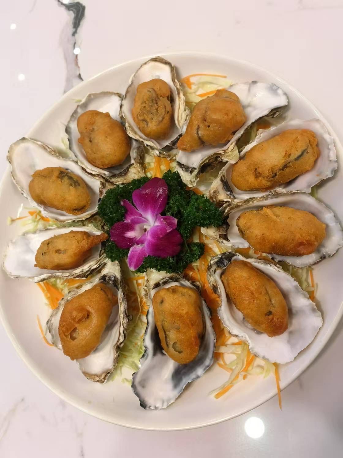 今天服务员推荐的脆皮生蚝外酥里嫩,挺适合大众口味,下次来还要点