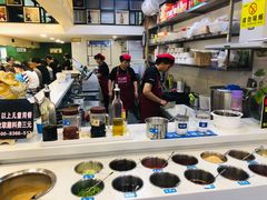 自助调料区-百品聚旋转火锅(万德庄店)