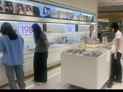 -J-Optical佳视明眼镜·蔡司视觉(青岛金茂览秀城店)