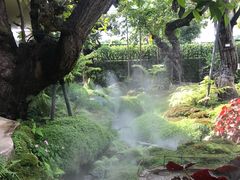 -Chom Cafe and Restaurant