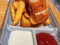 英式炸鱼配宽薯-HELLO 27 意面·沙拉·帕尼尼