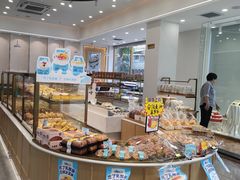 面包甜点陈列柜-大苹果面包生日蛋糕(创新店)