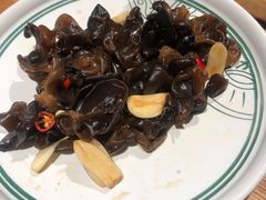 凉拌木耳核桃-云海肴·汽锅鸡·云南菜(美罗城店)