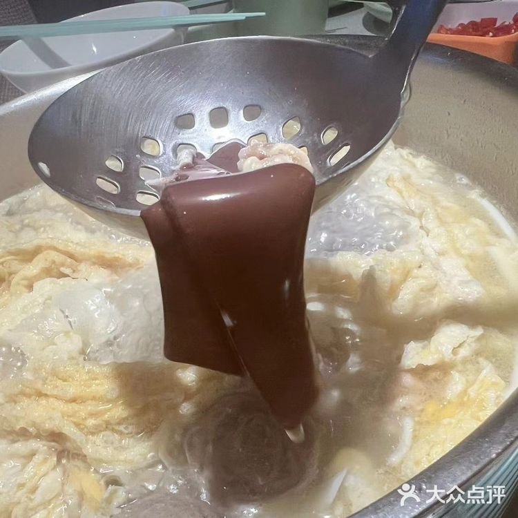 c罗的票没抢到，我吃个椰子鸡可以吧[发怒]