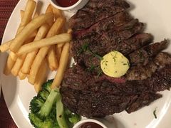 碳烤肉眼牛排及秘制牛排汁-WOLFGANG PUCK KITCHEN & BAR(迪士尼小镇店)