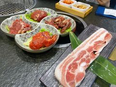 厚厚的五花肉-芝士牛炭火烤肉