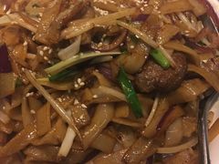 干炒牛河-汤城小厨•粤菜•靓汤(苏州街店)