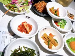 餐前小菜-本家韩国烤肉(青岛万象城店)