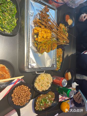 我们店的三到四人餐，份量很足，他们家的罐罐奶茶很好喝