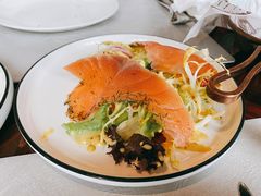 烟熏三文鱼色拉-YUE·6·西式融合餐厅(外滩六号店)