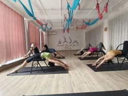 -静待花开瑜伽尊巴会馆