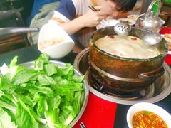 -南渝食府.墨脱石锅松茸鸡