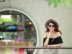 -莓园冰淇淋店