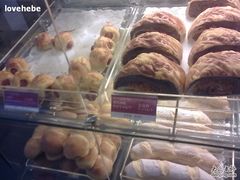 面包种类很多-幸福西饼面包茶饮(车公庙店)