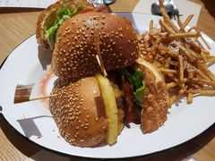 27&nbsp;牛肉汉堡-HELLO 27 意面·沙拉·帕尼尼