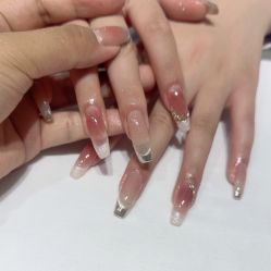 -艾珂·美甲美睫