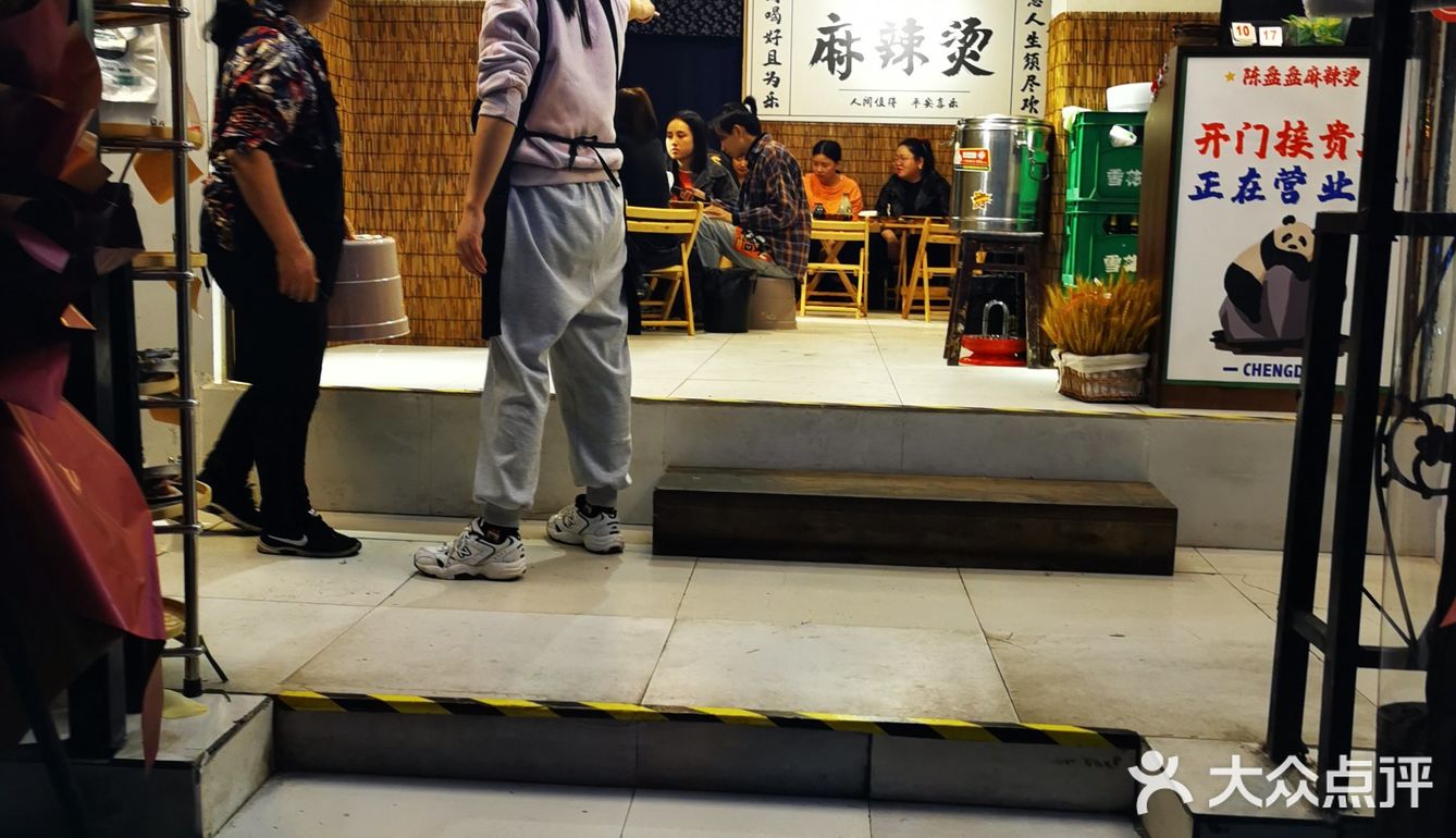 荤菜12一份,素菜五元,我觉得荤菜份量可以再大点