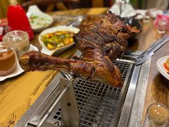 烤羊腿-清真·东拉黑炭火烤羊腿(世通·国际店)