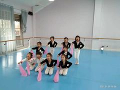 -西安小天鹅艺术团(曲江Alice店)