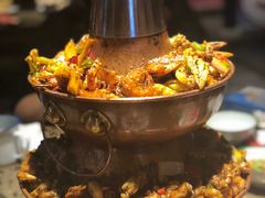 -沪小二炭火蛙锅(淮海中路美食不夜城店)