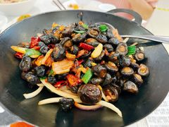 小山菇莴笋炒腊味-万龙洲海鲜(大兴绿地缤纷城店)