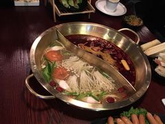 -重庆爽翻天老火锅(临平万达广场店)