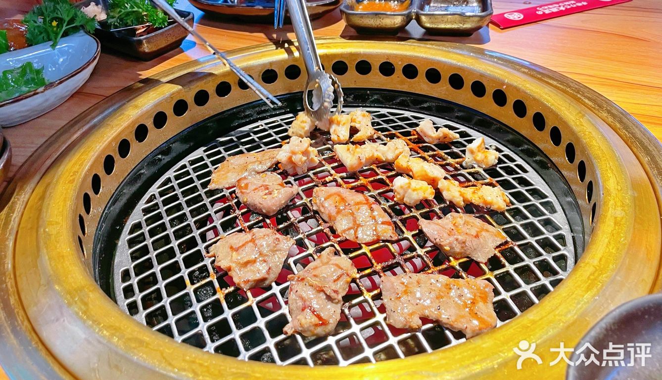 大口吃肉 打卡酒仙桥排行第一的日式烤肉