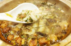Sour Soup Meatballs with Small Torn Noodles