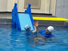 -梦翔龙湖滟澜山游泳俱乐部