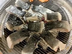 -围炉肉舍•炭烤活鳗•丹东海鲜烤肉(步行街店)