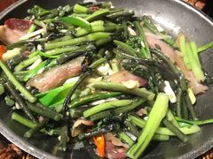 红菜苔炒腊肉-杨记隆府(汉街店)