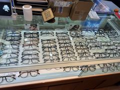 -上海网星眼镜批发·蔡司依视路官方授权(三叶眼镜城店)