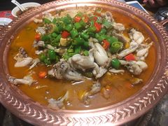 -沪小二炭火蛙锅(淮海中路美食不夜城店)