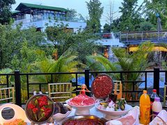 -茅草房·河畔园林火锅