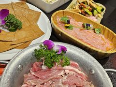 -宽板凳老灶火锅(台湾街店)