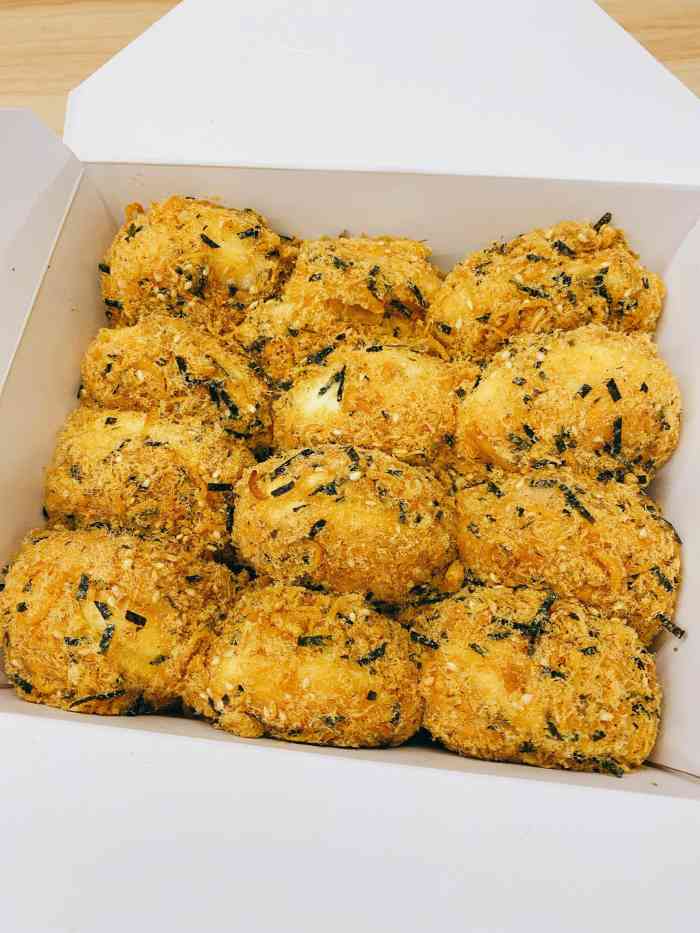 泸溪河桃酥(栖霞文范路店)-"泡芙性价比很高 里面的奶油挺甜 外面的皮