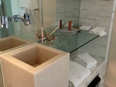 -上海滴水湖皇冠假日酒店