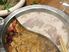 -东巴婆婆云南鱼豆花火锅(大东门店)