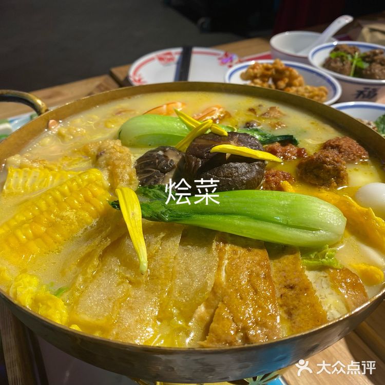 钟楼附近的长安大排档之上元灯会