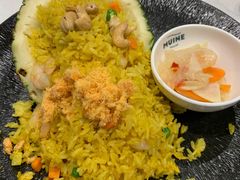 菠萝海鲜炒饭-美奈小馆·越南料理(中航城君尚购物中心店)