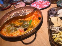 -洱火云南酸菜牛肉火锅(石景山当代商城店)
